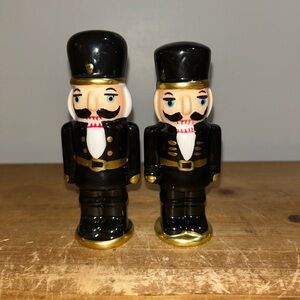Black and Gold Nutcracker salt and pepper shakers
